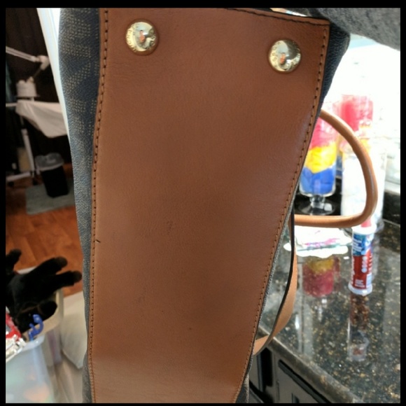 MICHAEL KORS LARGE MONOGRAMED HAMILTON BAG - Picture 5 of 7